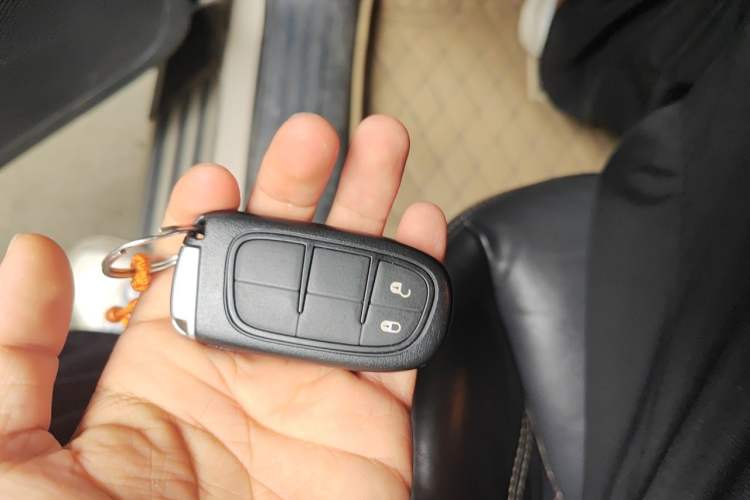 Used Jeep Cherokee 2016 2.4L Professional Edition Vehicle Key