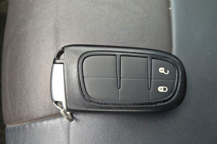 Used Jeep Cherokee 2016 2.4L Leading Edition Vehicle Key