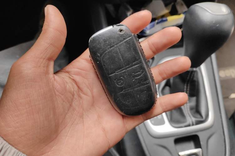 Used Jeep Cherokee 2016 2.4L Leading Edition Vehicle Key