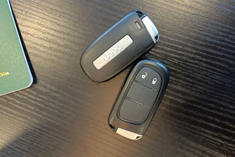 Used Jeep Cherokee 2016 2.0L Superior Edition Vehicle Key