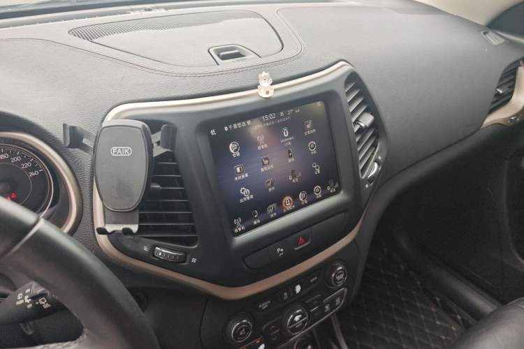 Used Jeep Cherokee 2017 2.0L Superior Edition Audio And AC Panel