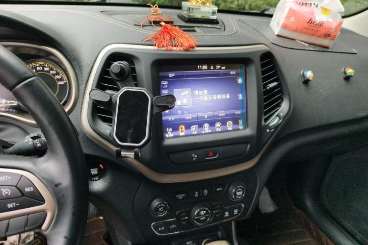 Used Jeep Cherokee 2017 2.0L Superior Edition Audio And AC Panel