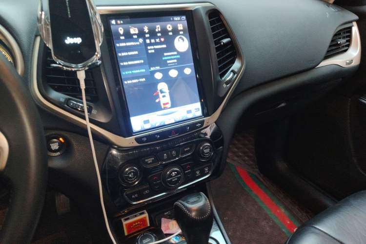 Used Jeep Cherokee 2017 2.4L Professional Edition Audio And AC Panel