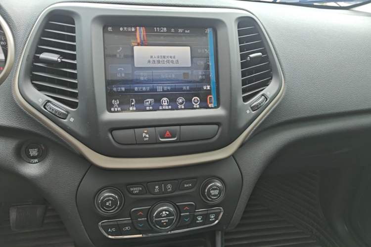 Used Jeep Cherokee 2017 2.4L Leading Smart Edition Audio And AC Panel