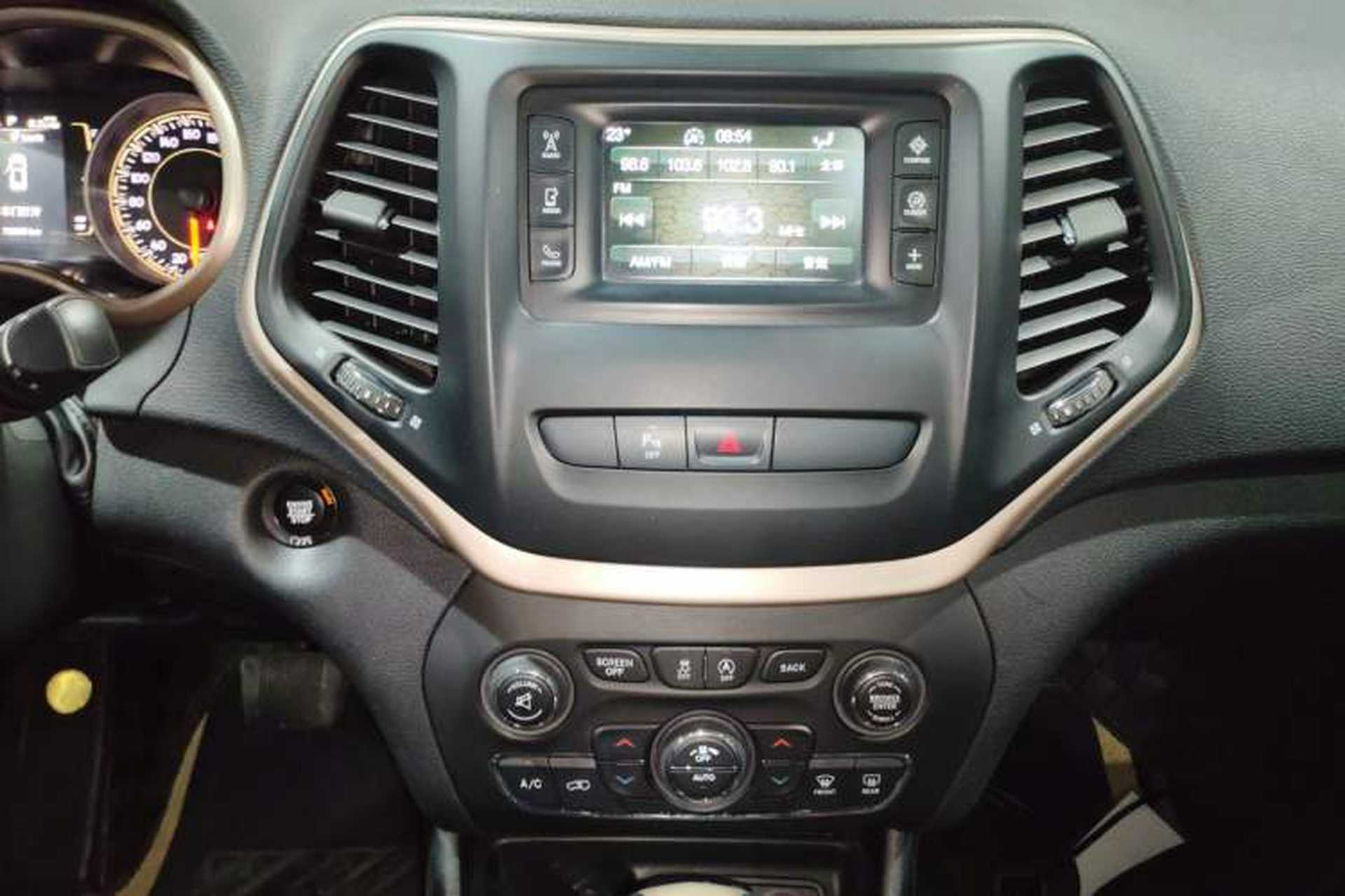 Used Jeep Cherokee 2017 2.4L Leading Edition Audio And AC Panel