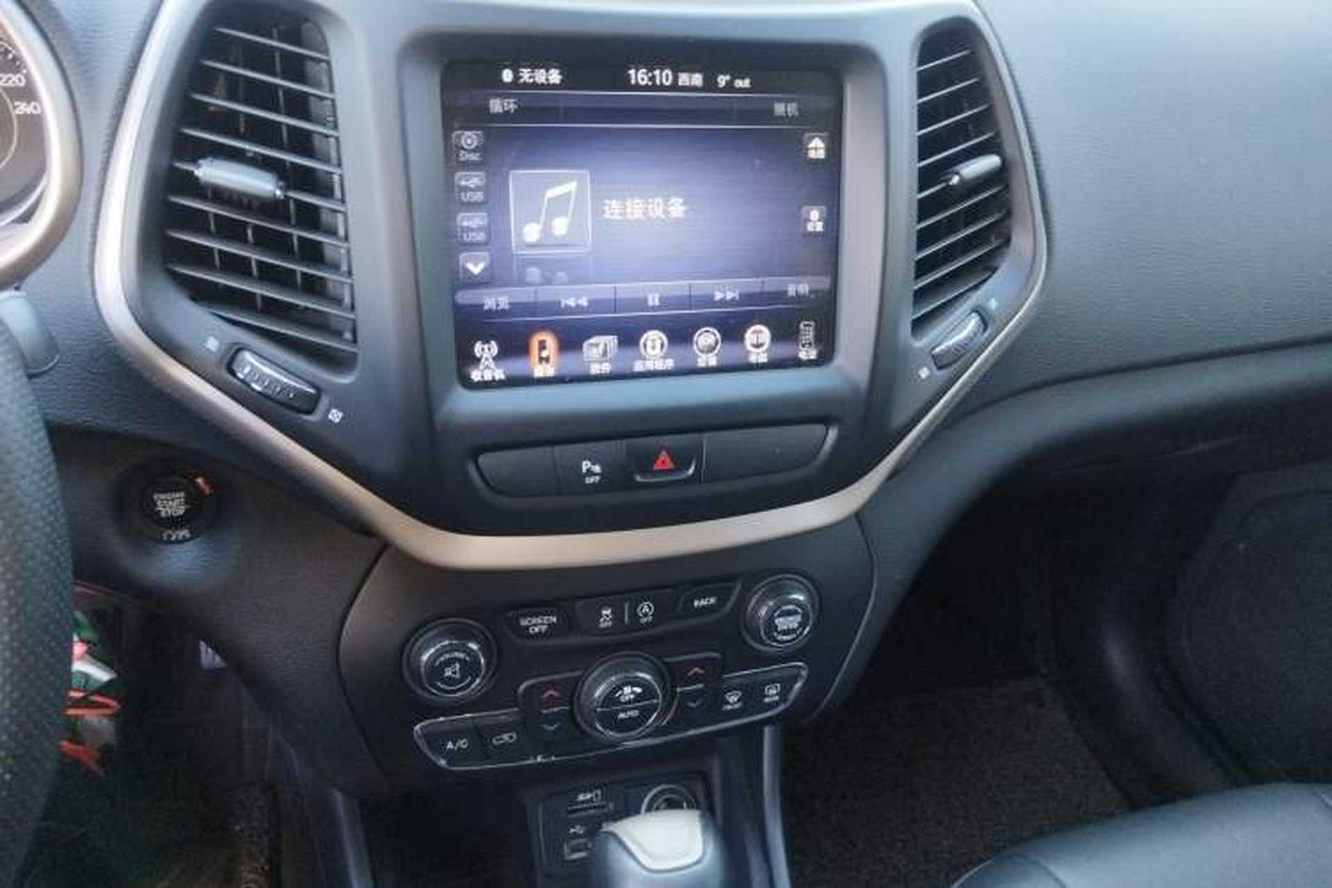 Used Jeep Cherokee 2017 2.4L Leading Smart Edition Audio And AC Panel