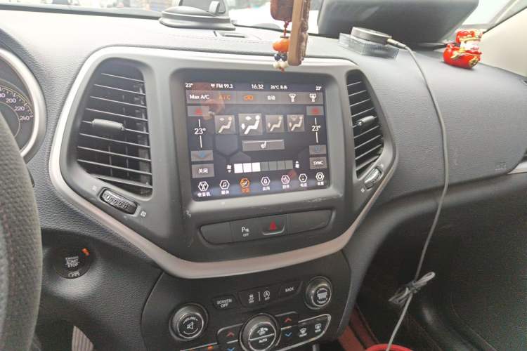 Used Jeep Cherokee 2017 2.0L Superior Edition Audio And AC Panel