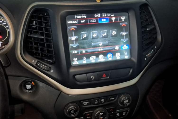 Used Jeep Cherokee 2017 2.0L Superior Edition Audio And AC Panel