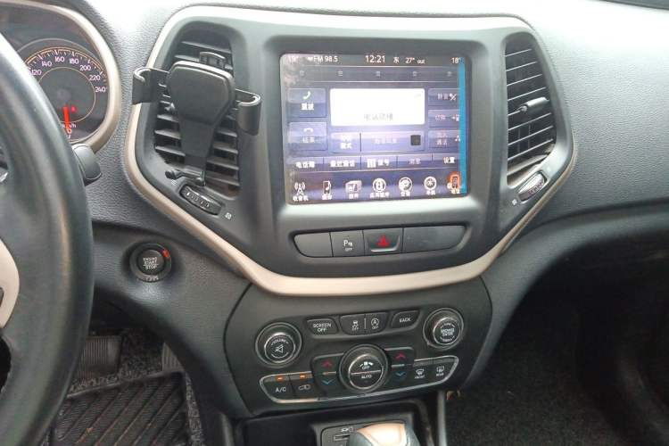 Used Jeep Cherokee 2017 2.0L Superior Edition Audio And AC Panel