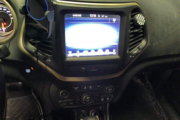 Used Jeep Cherokee 2017 2.0L Superior Edition Audio And AC Panel