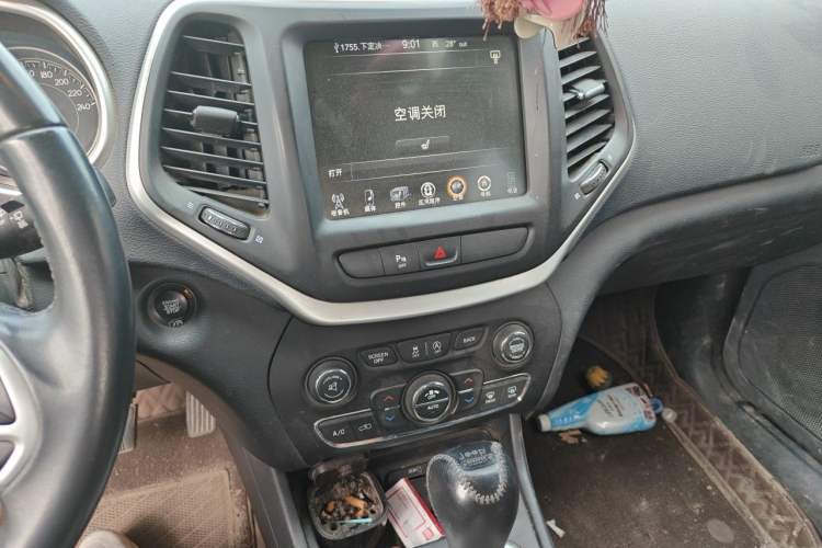 Used Jeep Cherokee 2017 2.4L Leading Edition Audio And AC Panel