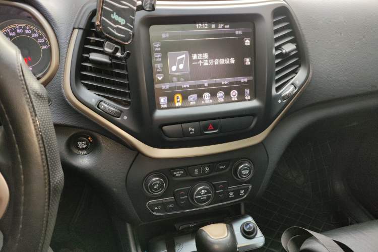 Used Jeep Cherokee 2017 2.4L Leading Smart Edition Audio And AC Panel
