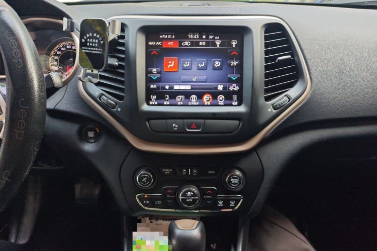 Used Jeep Cherokee 2017 2.0L Superior Edition Audio And AC Panel