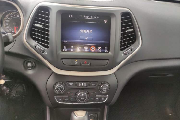 Used Jeep Cherokee 2017 2.4L Leading Smart Edition Audio And AC Panel