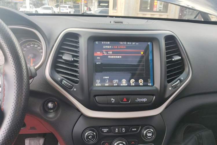 Used Jeep Cherokee 2017 2.0L Superior Edition Audio And AC Panel