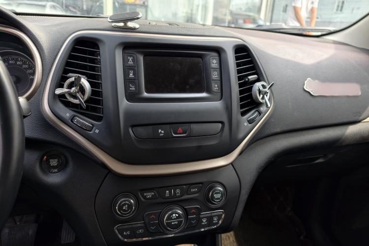 Used Jeep Cherokee 2017 2.4L Leading Edition Audio And AC Panel
