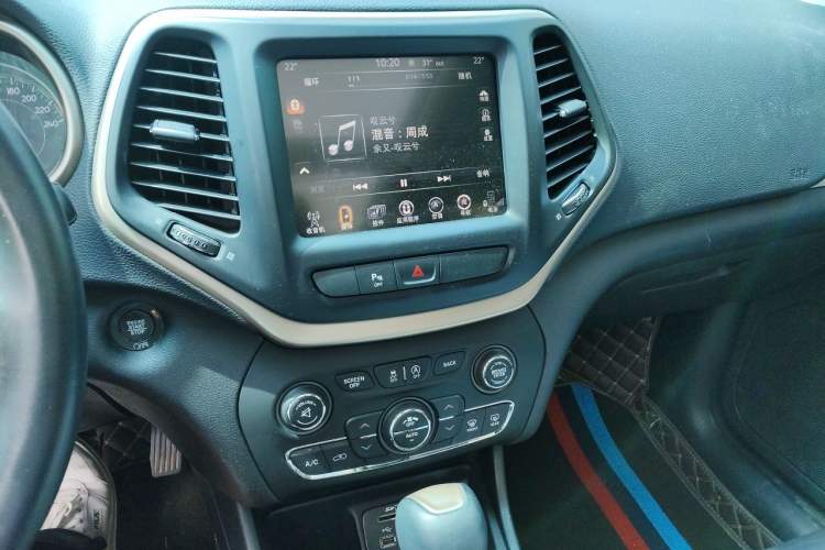 Used Jeep Cherokee 2017 2.0L Superior Edition Audio And AC Panel