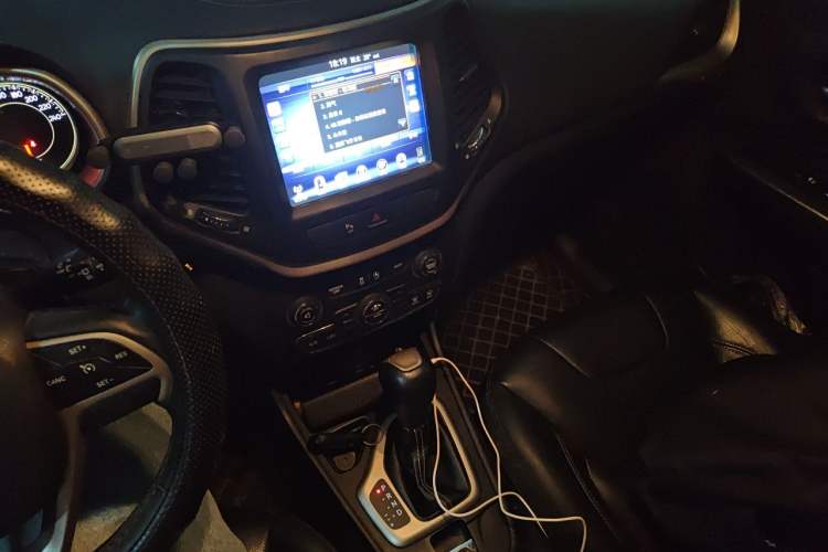 Used Jeep Cherokee 2017 2.0L Superior Edition Audio And AC Panel
