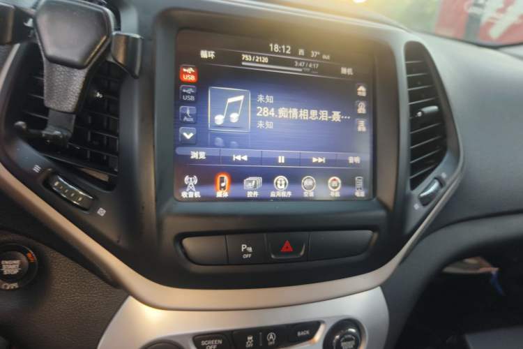 Used Jeep Cherokee 2017 2.4L Professional Smart Edition Audio And AC Panel