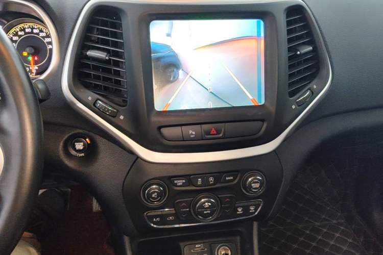 Used Jeep Cherokee 2017 2.0L Superior Edition Audio And AC Panel