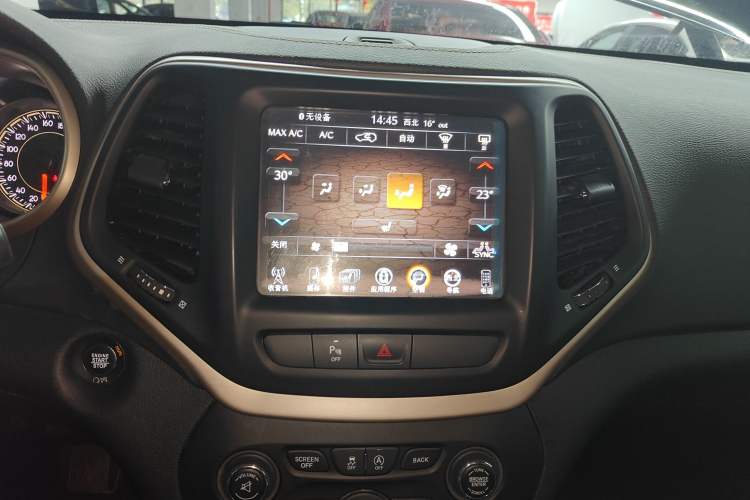Used Jeep Cherokee 2017 2.0L Superior Edition Audio And AC Panel