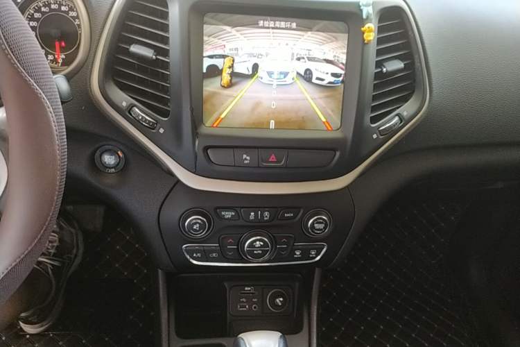 Used Jeep Cherokee 2017 2.0L Superior Edition Audio And AC Panel