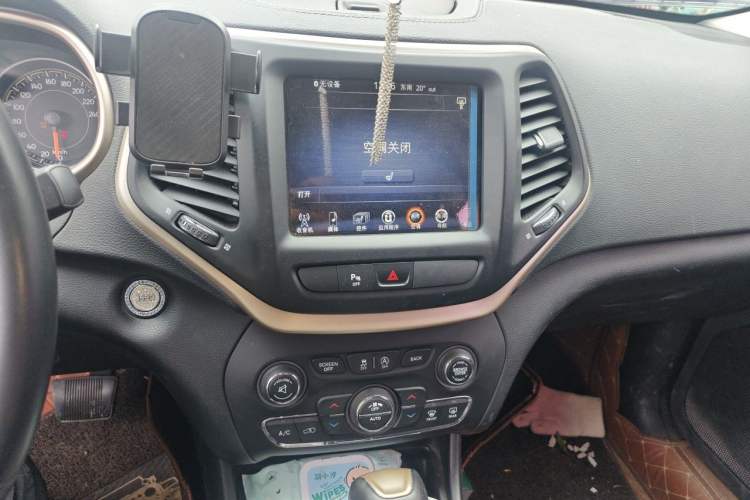 Used Jeep Cherokee 2017 2.0L Superior Edition Audio And AC Panel