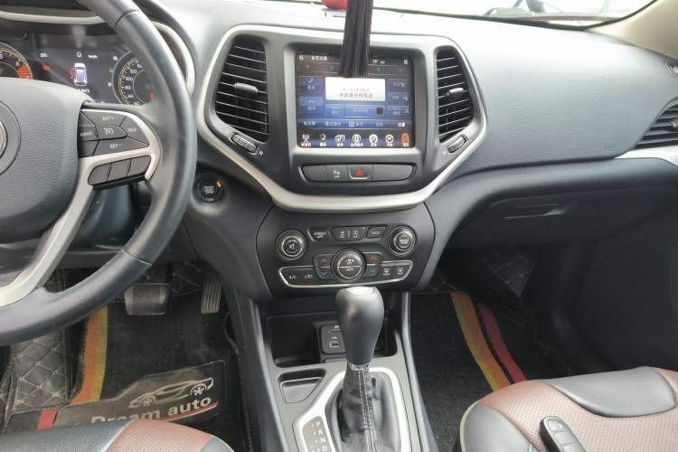 Used Jeep Cherokee 2017 2.0L Superior Edition Audio And AC Panel