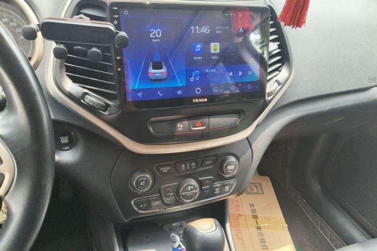 Used Jeep Cherokee 2017 2.4L Leading Edition Audio And AC Panel