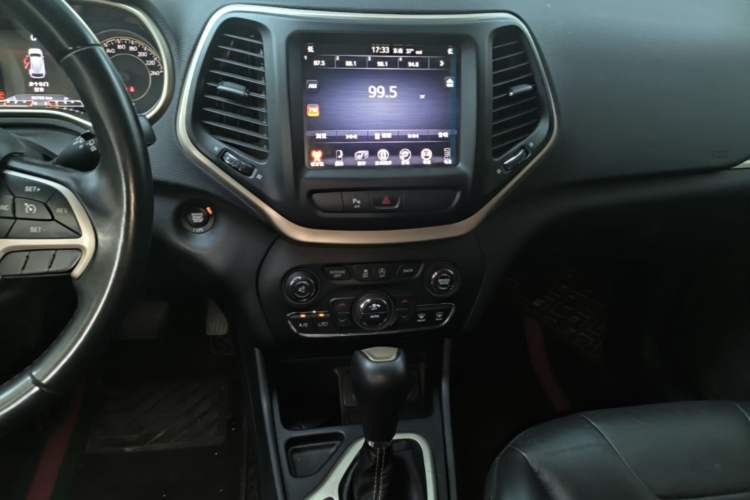 Used Jeep Cherokee 2017 2.4L Leading Smart Edition Audio And AC Panel