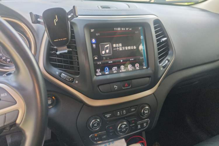 Used Jeep Cherokee 2017 2.0L Superior Edition Audio And AC Panel