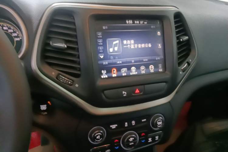 Used Jeep Cherokee 2017 2.0L Superior Edition Audio And AC Panel