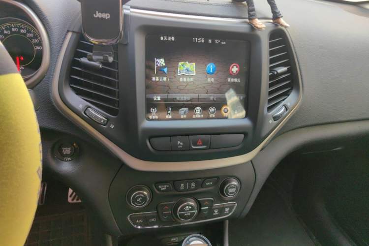 Used Jeep Cherokee 2017 2.4L Leading Smart Edition Audio And AC Panel