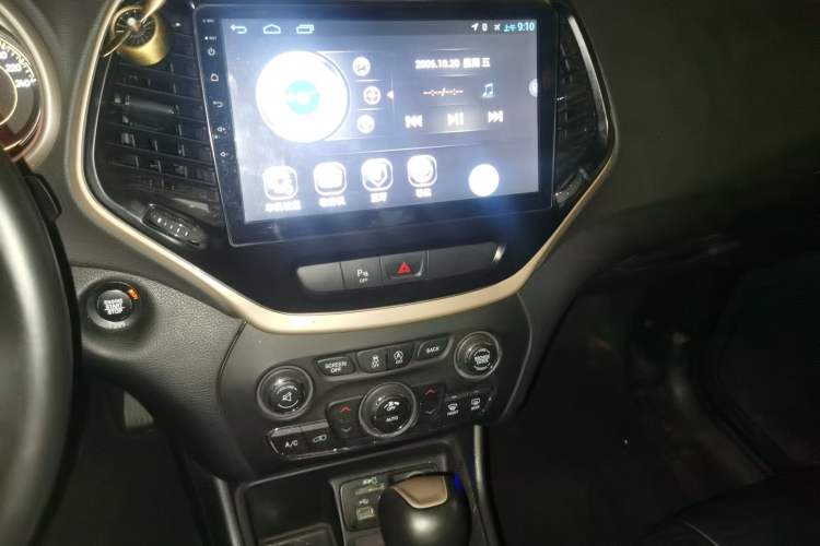 Used Jeep Cherokee 2017 2.4L Leading Edition Audio And AC Panel