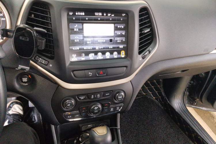 Used Jeep Cherokee 2017 2.0L Superior Edition Audio And AC Panel