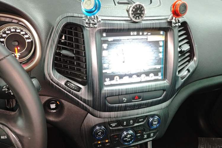 Used Jeep Cherokee 2017 2.4L Leading Smart Edition Audio And AC Panel
