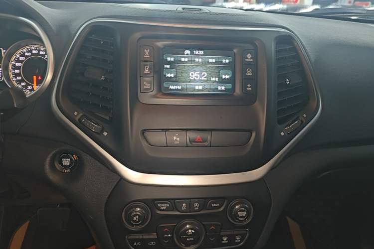 Used Jeep Cherokee 2017 2.4L Professional Edition Audio And AC Panel