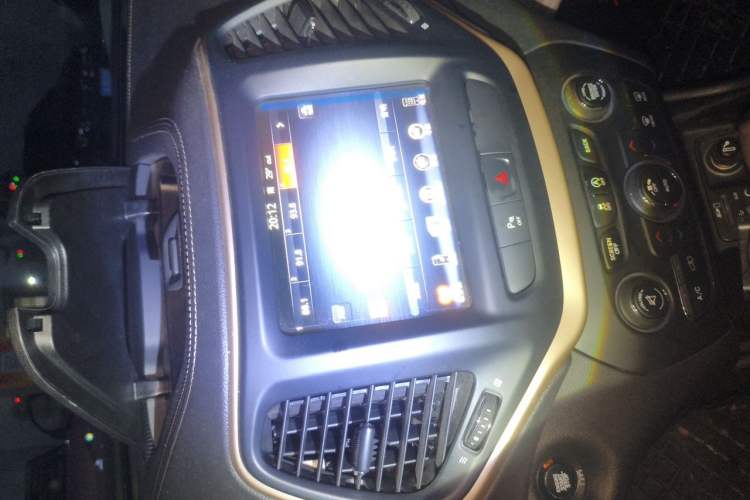 Used Jeep Cherokee 2017 2.0L Superior Edition Audio And AC Panel