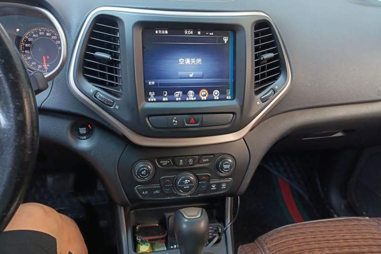 Used Jeep Cherokee 2017 2.0L Superior Edition Audio And AC Panel