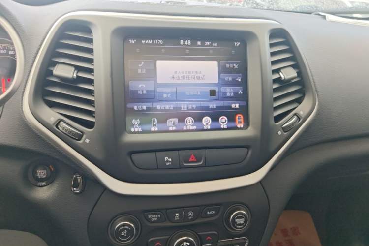 Used Jeep Cherokee 2017 2.4L Leading Smart Edition Audio And AC Panel