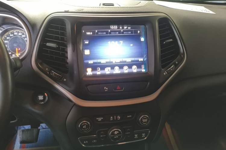 Used Jeep Cherokee 2017 2.0L Superior Edition Audio And AC Panel