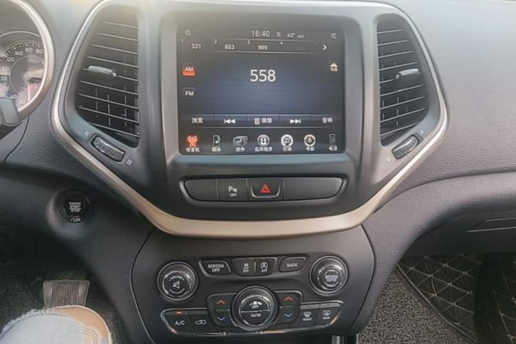 Used Jeep Cherokee 2017 2.0L Superior Edition Audio And AC Panel