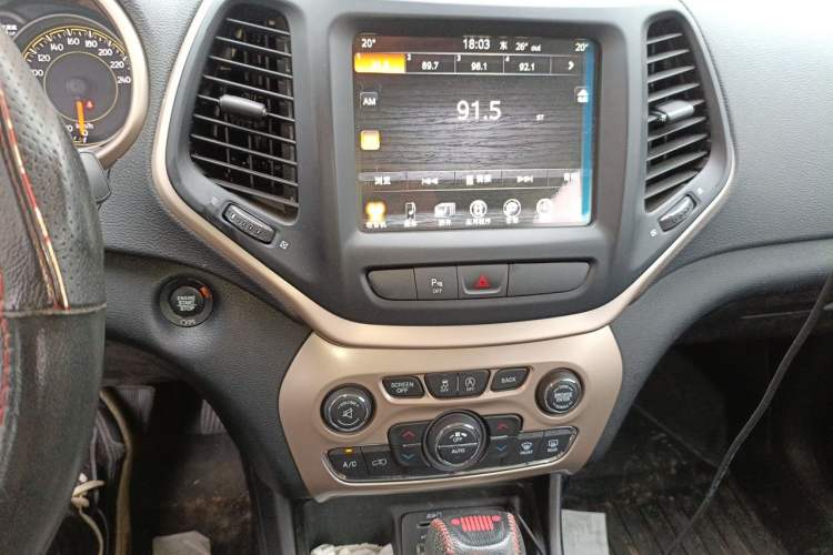 Used Jeep Cherokee 2017 2.0L Superior Edition Audio And AC Panel