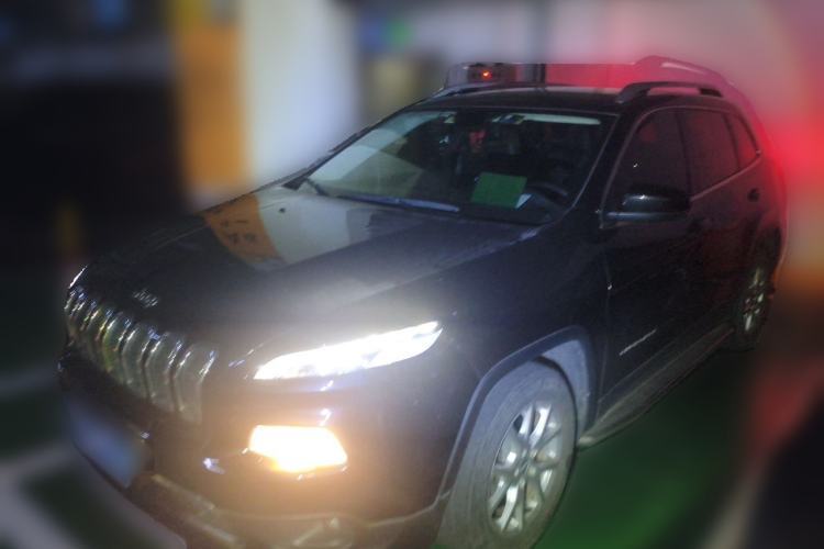 Used Jeep Cherokee 2017 2.0L Superior Edition Guazi used car, China used car export, Used car for sale, Used  cars, Cheapest cars for sale