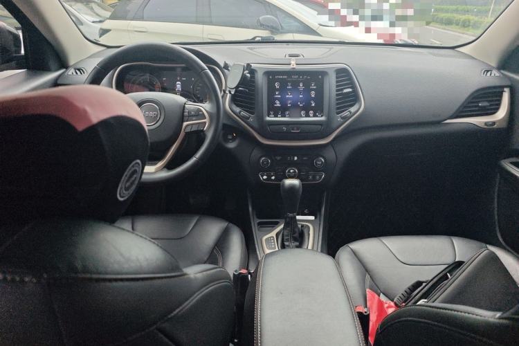 Used Jeep Cherokee 2017 2.0L Superior Edition Center Console