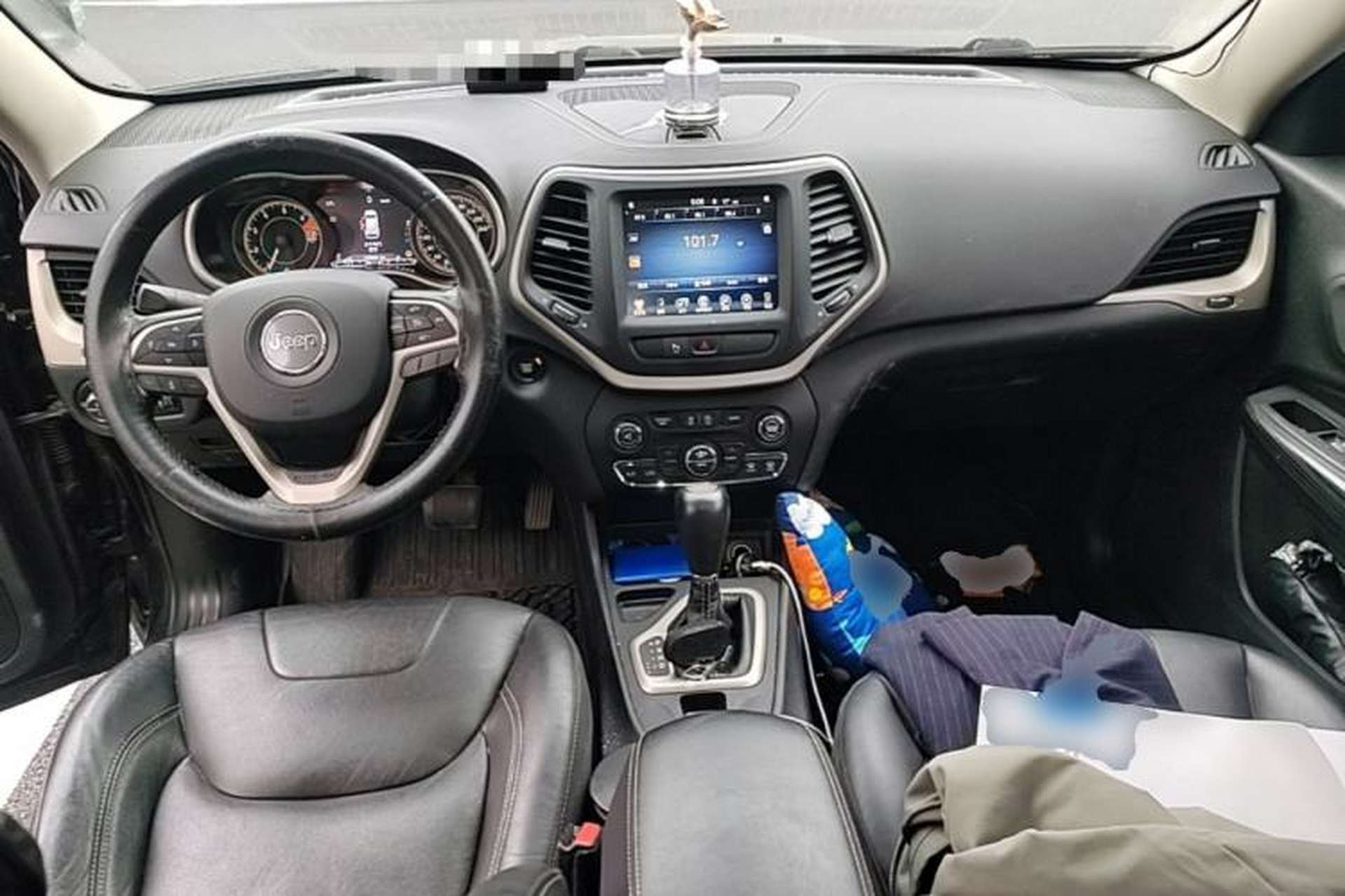 Used Jeep Cherokee 2017 2.0L Superior Edition Center Console
