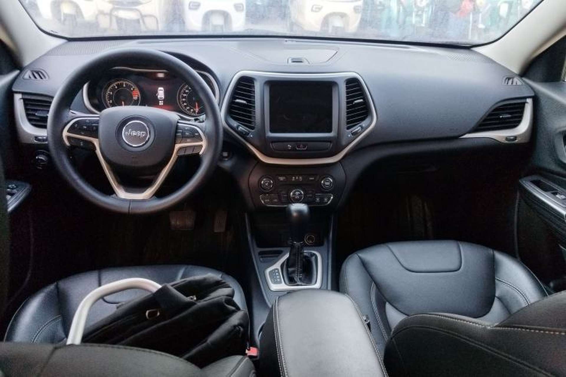 Used Jeep Cherokee 2017 2.4L Leading Smart Edition Center Console