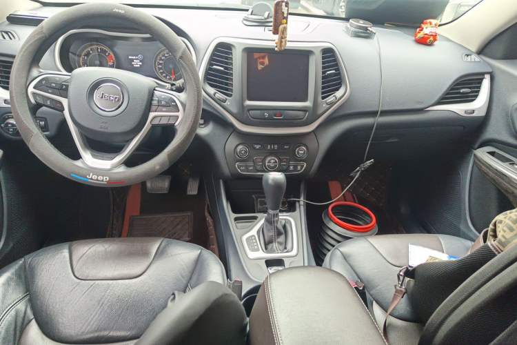 Used Jeep Cherokee 2017 2.0L Superior Edition Center Console