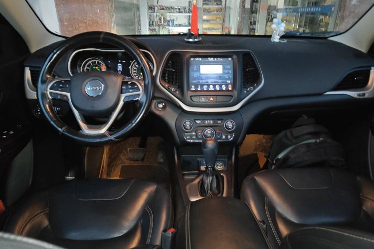 Used Jeep Cherokee 2017 2.0L Superior Edition Center Console