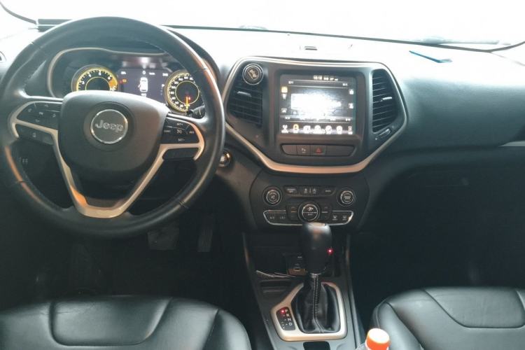 Used Jeep Cherokee 2017 2.0L Superior Edition Center Console